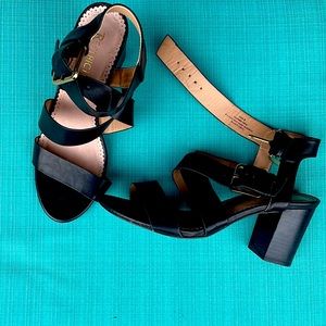 Restricted woman’s sandal